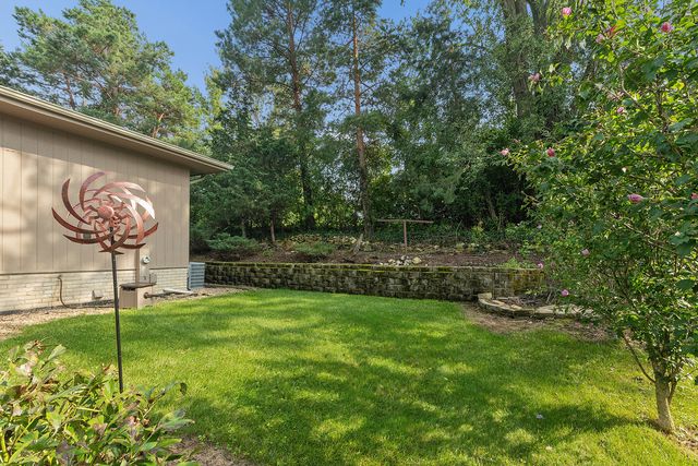 12001 W Lake View Drive, Orland Park, IL 60467