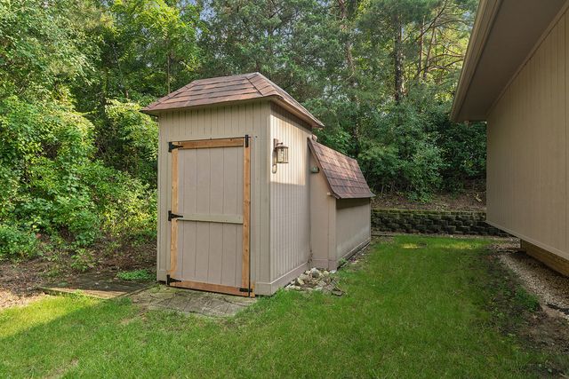 12001 W Lake View Drive, Orland Park, IL 60467