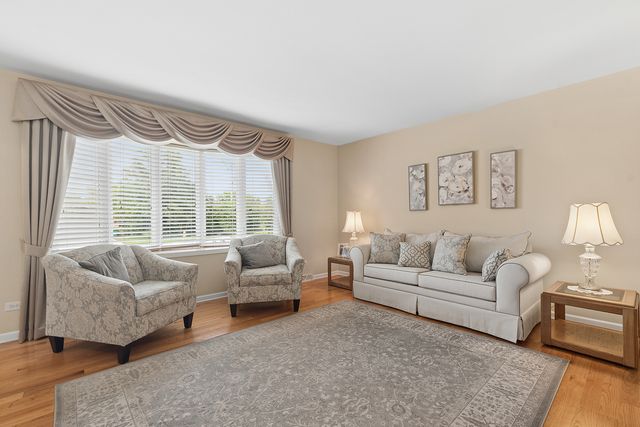 12001 W Lake View Drive, Orland Park, IL 60467