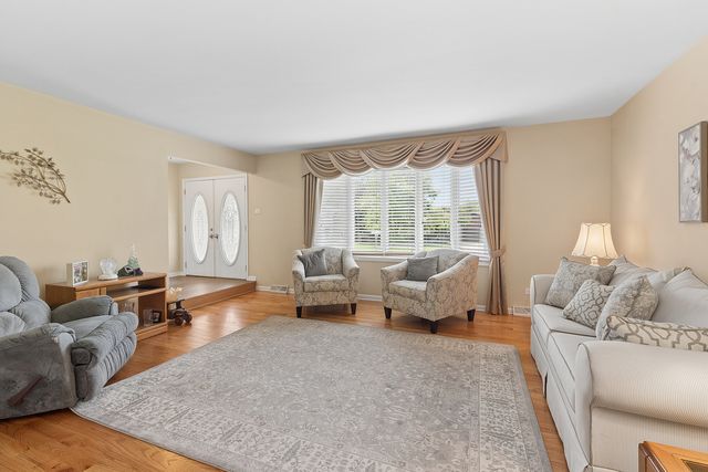 12001 W Lake View Drive, Orland Park, IL 60467