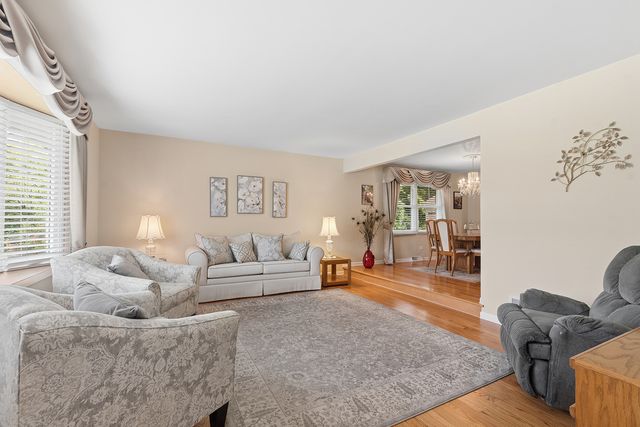 12001 W Lake View Drive, Orland Park, IL 60467
