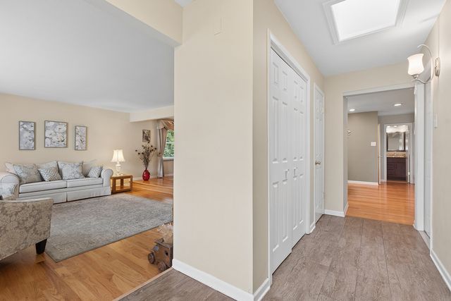 12001 W Lake View Drive, Orland Park, IL 60467
