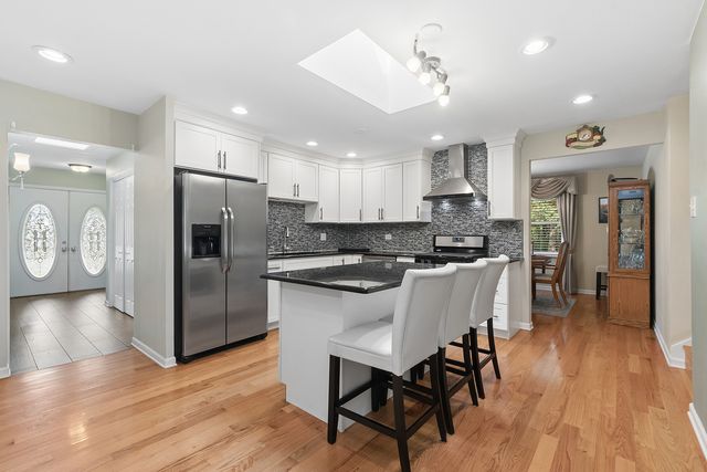 12001 W Lake View Drive, Orland Park, IL 60467