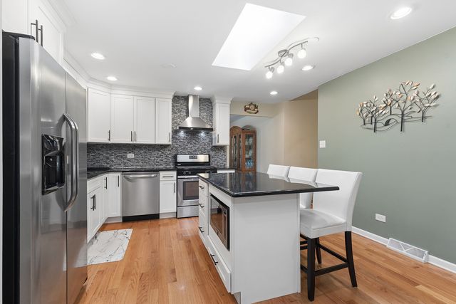 12001 W Lake View Drive, Orland Park, IL 60467