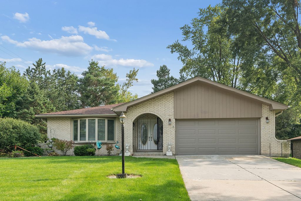 12001 W Lake View Drive, Orland Park, IL 60467