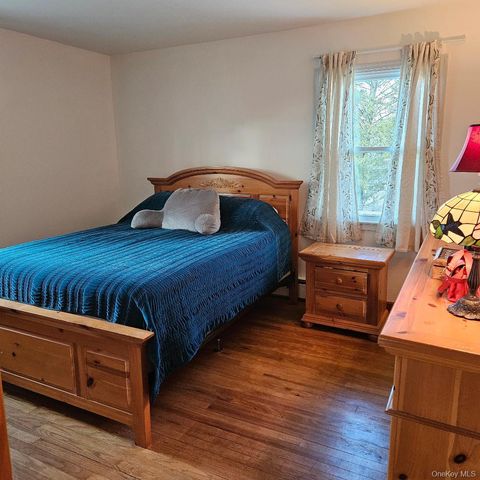 28 Cardinal Drive, Poughkeepsie, NY 12601