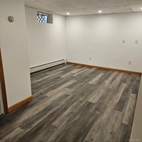 28 Cardinal Drive, Poughkeepsie, NY 12601