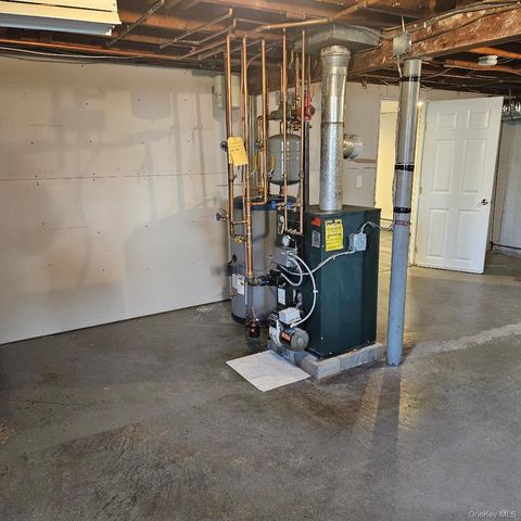 28 Cardinal Drive, Poughkeepsie, NY 12601