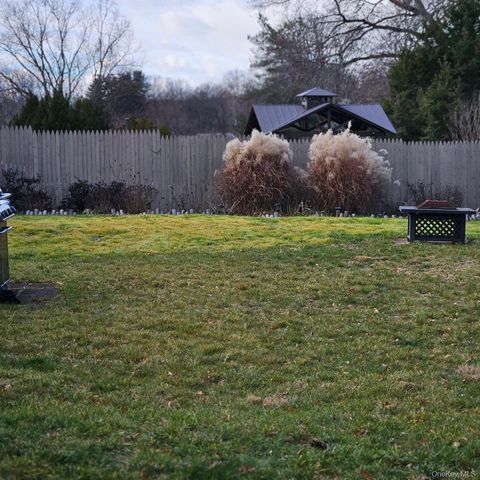 28 Cardinal Drive, Poughkeepsie, NY 12601