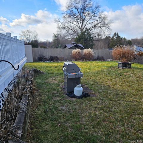 28 Cardinal Drive, Poughkeepsie, NY 12601