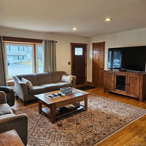 28 Cardinal Drive, Poughkeepsie, NY 12601