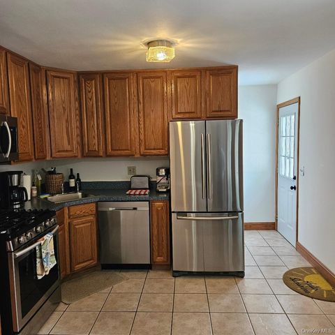 28 Cardinal Drive, Poughkeepsie, NY 12601