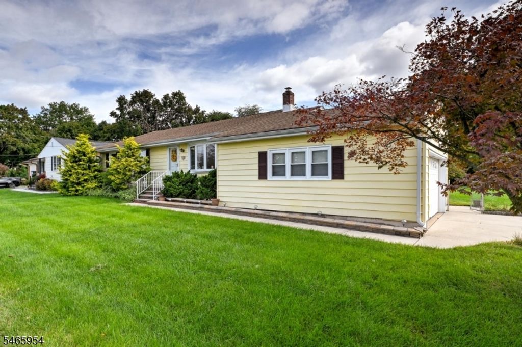 129 Irvington Ave, Franklin Twp., NJ 08873 — photo 3