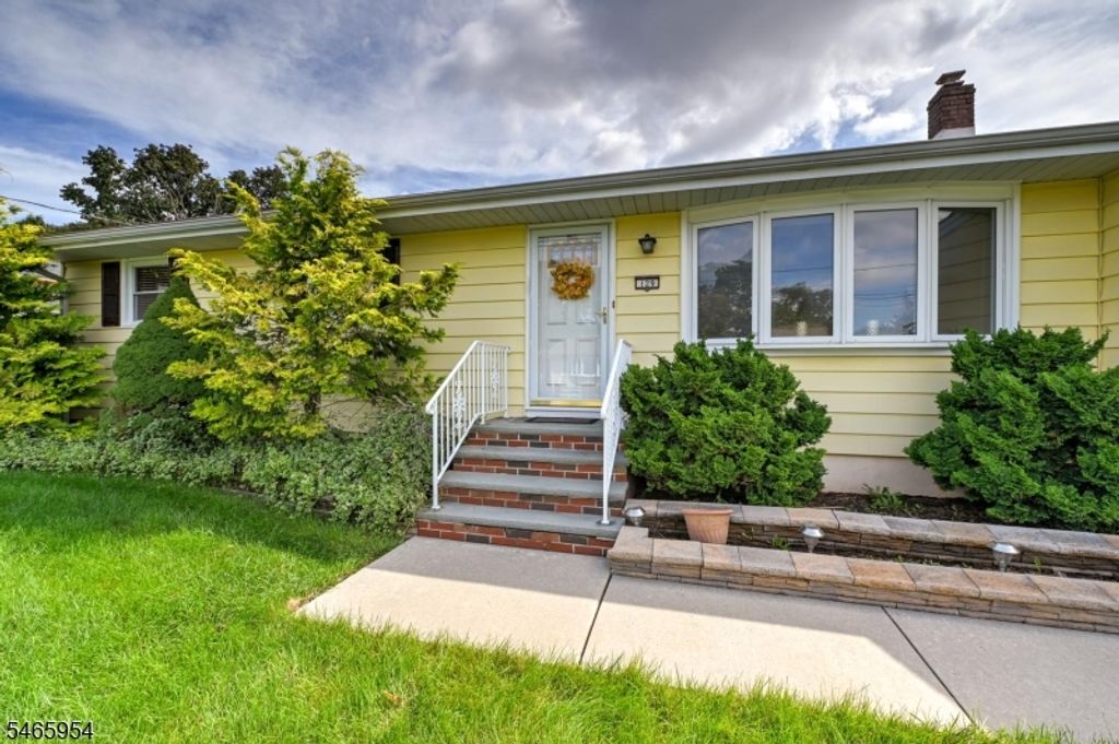 129 Irvington Ave, Franklin Twp., NJ 08873 — photo 4