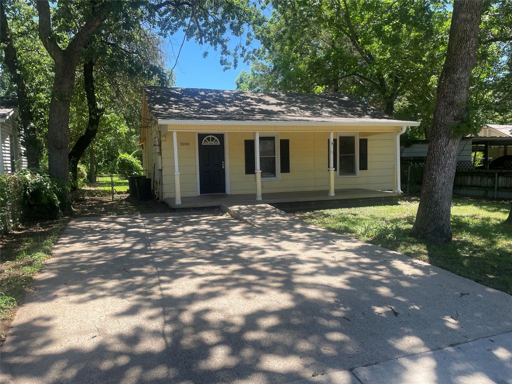 3000 Pueblo Trail, Lake Worth, TX 76135