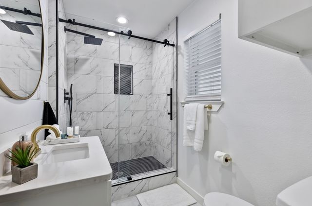 1044 Meadowbrook Drive, Grapevine, TX 76051