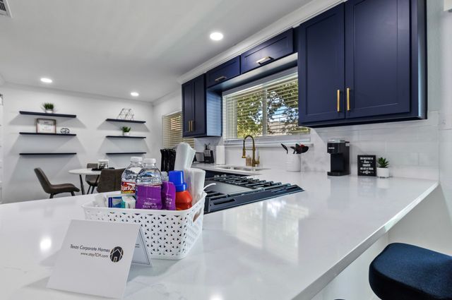 1044 Meadowbrook Drive, Grapevine, TX 76051