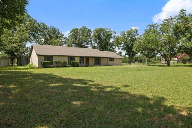 713 E Peel Street, Pilot Point, TX 76258