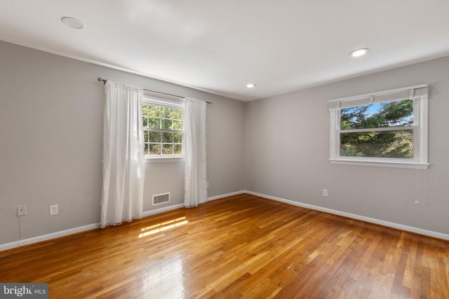 9204 VILLA DR, Bethesda, MD 20817