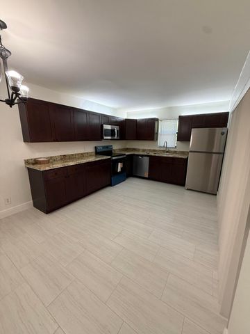 7658 Courtyard Run W, Boca Raton, FL 33433