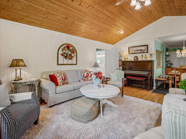 4711 Meadowview Acres Rd, Cool, CA 95614