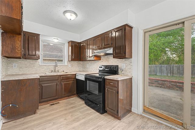 12121 E 35th Street, Tulsa, OK 74146