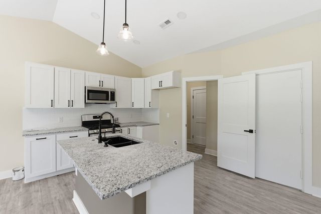 595 S Arbor Valley Way, Valley Center, KS 67147