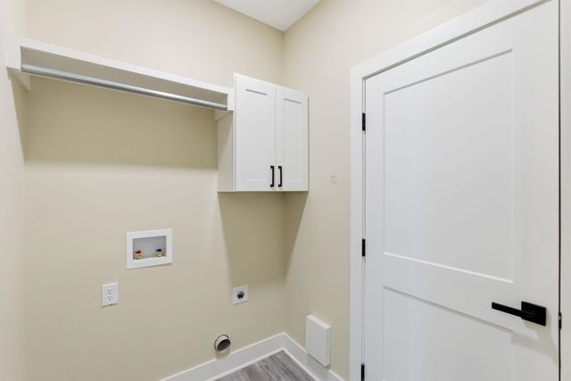 595 S Arbor Valley Way, Valley Center, KS 67147