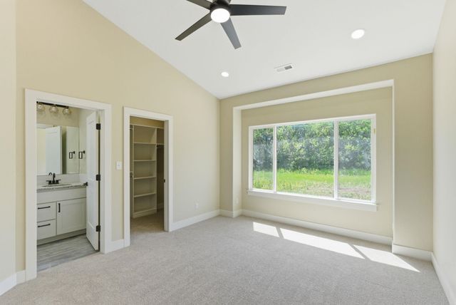 595 S Arbor Valley Way, Valley Center, KS 67147
