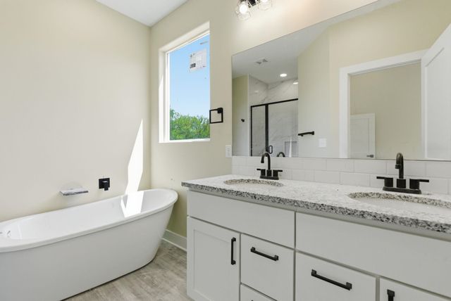 595 S Arbor Valley Way, Valley Center, KS 67147