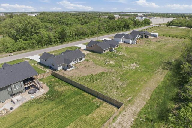 595 S Arbor Valley Way, Valley Center, KS 67147