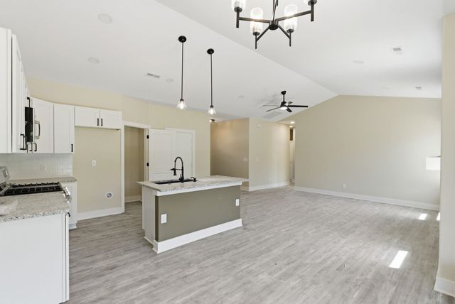 595 S Arbor Valley Way, Valley Center, KS 67147