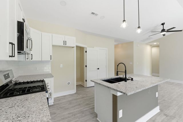 595 S Arbor Valley Way, Valley Center, KS 67147