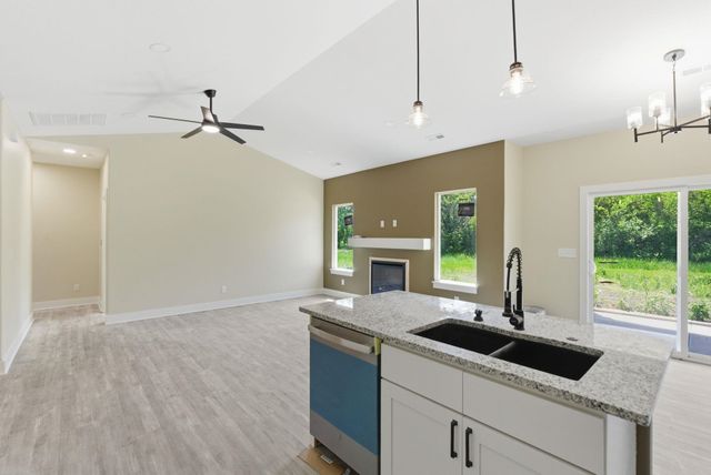 595 S Arbor Valley Way, Valley Center, KS 67147