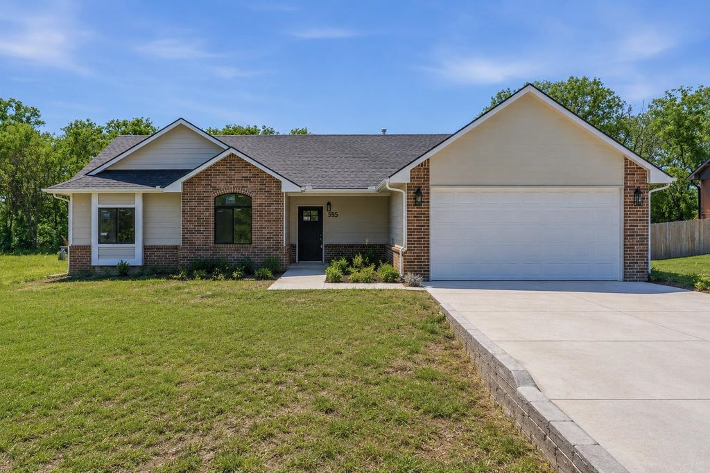 595 S Arbor Valley Way, Valley Center, KS 67147