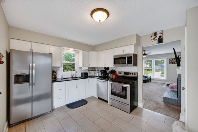 4204 Thompson Avenue, Des Moines, IA 50317