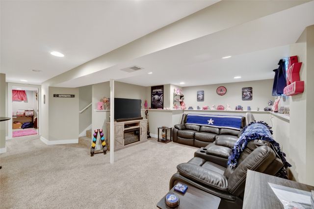 4204 Thompson Avenue, Des Moines, IA 50317