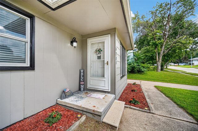 4204 Thompson Avenue, Des Moines, IA 50317