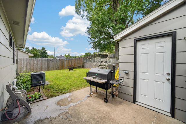 4204 Thompson Avenue, Des Moines, IA 50317