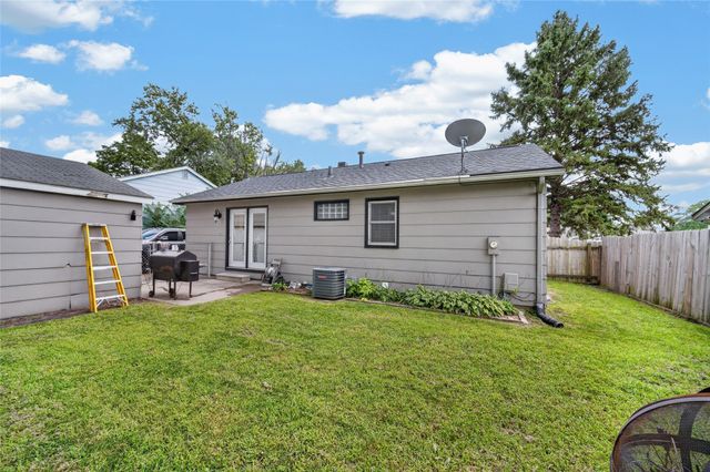 4204 Thompson Avenue, Des Moines, IA 50317