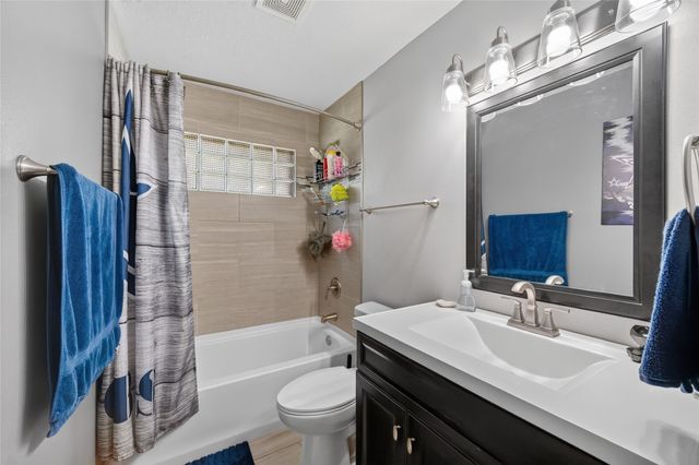 4204 Thompson Avenue, Des Moines, IA 50317