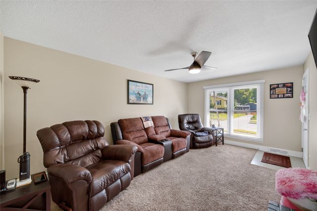 4204 Thompson Avenue, Des Moines, IA 50317