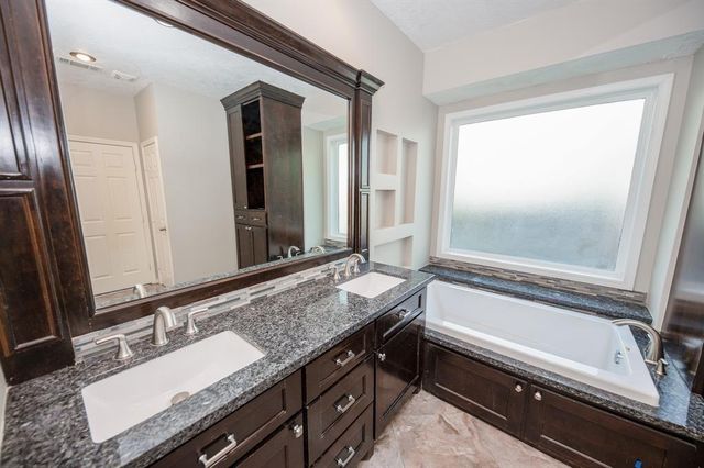 11527 Earley Forest Lane, Houston, TX 77043