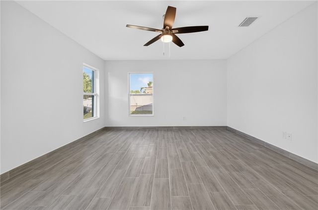 8613 103 Avenue, Vero Beach, FL 32967