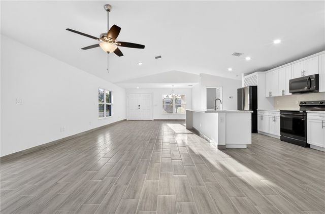 8613 103 Avenue, Vero Beach, FL 32967