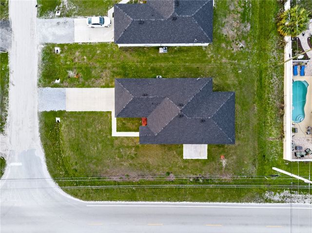 8613 103 Avenue, Vero Beach, FL 32967