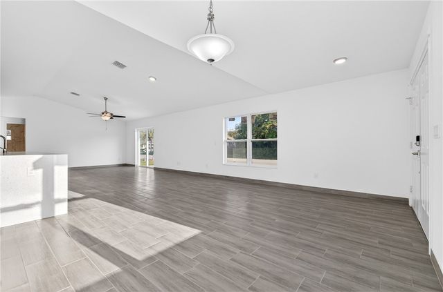 8613 103 Avenue, Vero Beach, FL 32967