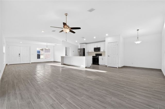 8613 103 Avenue, Vero Beach, FL 32967