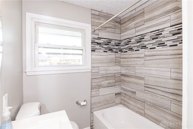 3801 Valleywood Drive, Kettering, OH 45429