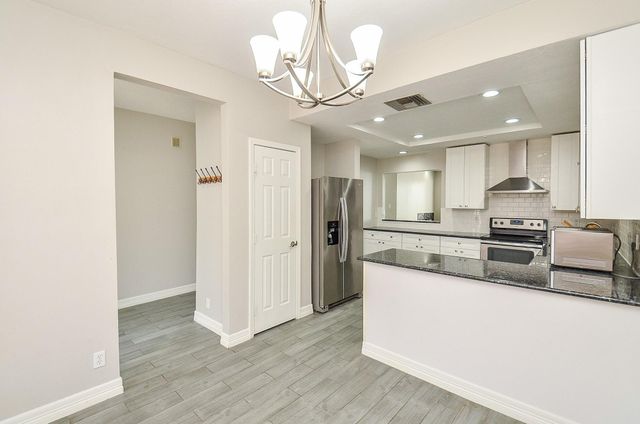 7655 S Braeswood Boulevard 27, Houston, TX 77071